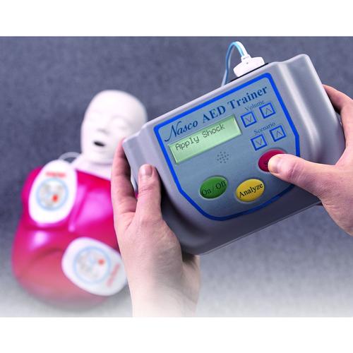 Basic Buddy&trade; &uacute;jra&eacute;leszt&eacute;s oktat&aacute;s&aacute;ra szolg&aacute;l&oacute; torz&oacute;, 1018857, AUTOMATIZ&Aacute;LT K&Uuml;LSŐ DEFIBRILL&Aacute;TOR TR&Eacute;NEREK (AED)