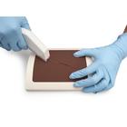 Dispositif d&rsquo;entra&icirc;nement aux sutures cutan&eacute;es - peau fonc&eacute;e&nbsp;, 1024495 [P22D], Sutures et bandages (Small)